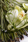 Композиция цветов с жасмином и орхидеей - Секрет 