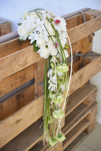 Букет невесты с диантусом и розами - Белый водопад